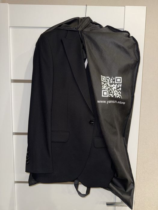 Класичний чорний костюм трійка від українського бренду  YARMICH