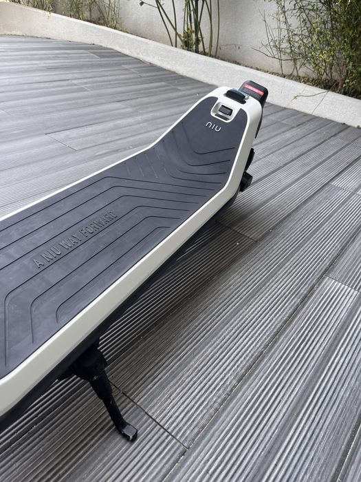 Trotinete Eléctrica NIU KQi3 Sport branca - Usada