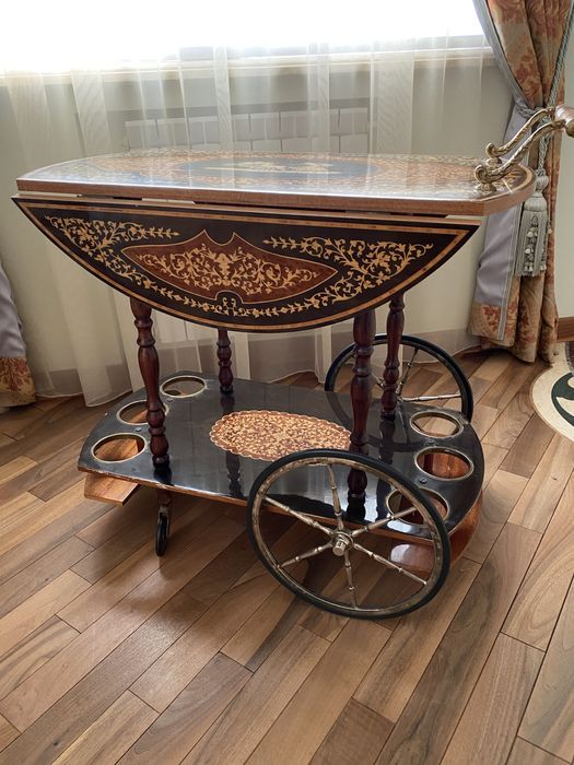 Столік антикваріат, початок 20-го століття, європа.