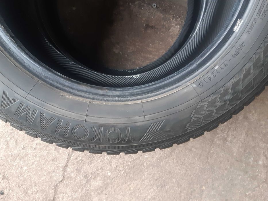 Opony zimowe Yokohama dwie sztuki 215/60/16