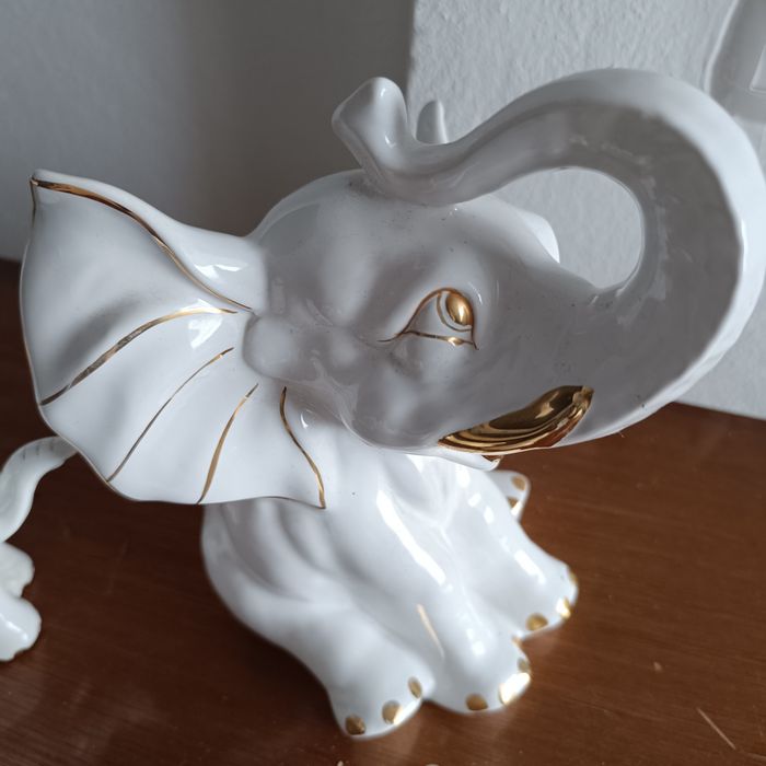 4 Elefantes de 4 tamanhos diferentes em porcelana, design italiano