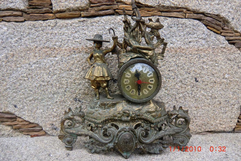 Relógio de Mesa Antigo em Bronze — Figura Feminina — Séc. XIX/XX