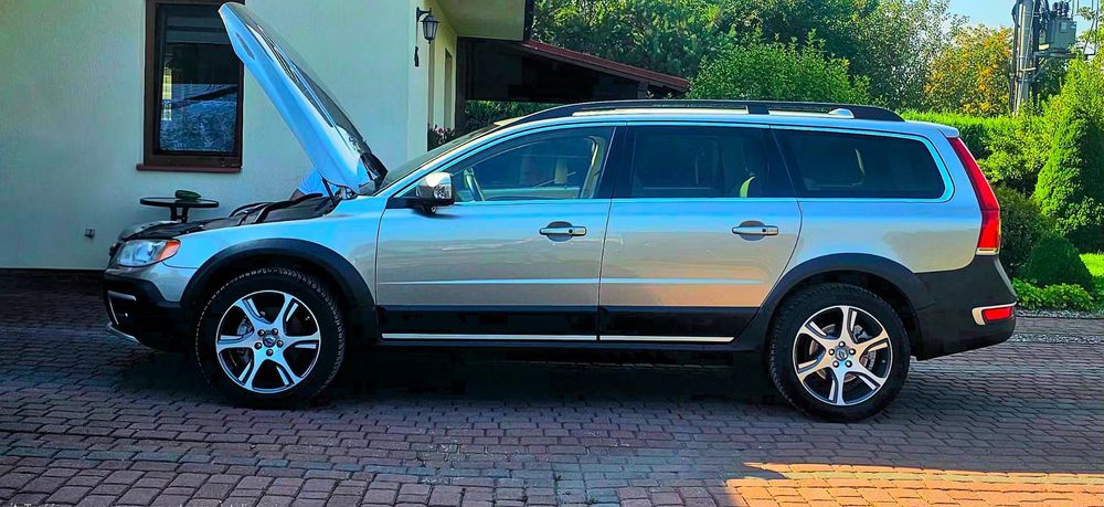 Volvo XC 70 Volvo XC70 T6 AWD – 304 KM – 2015 – 140 l LPG. STAN BARDZO DOBRY