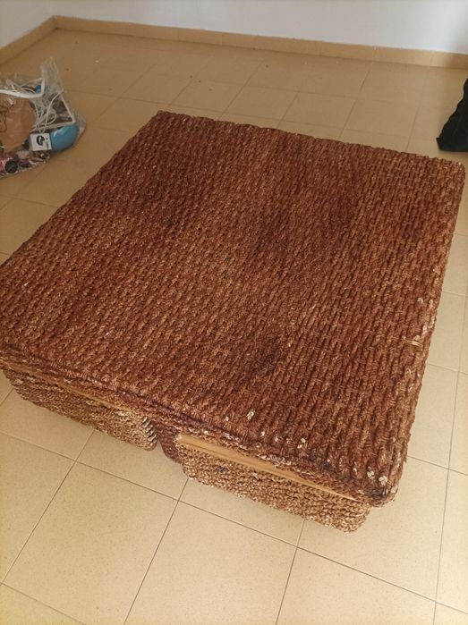 Mesa de Centro com Banquinhos