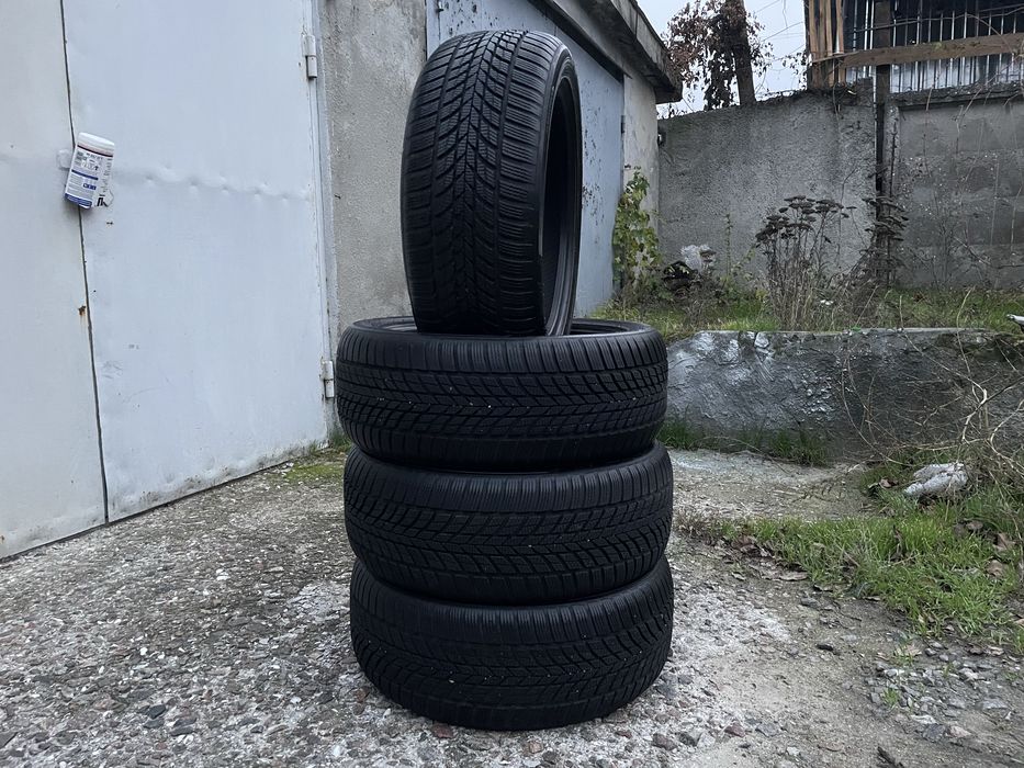 Продам  практически новую резину 235/45R18