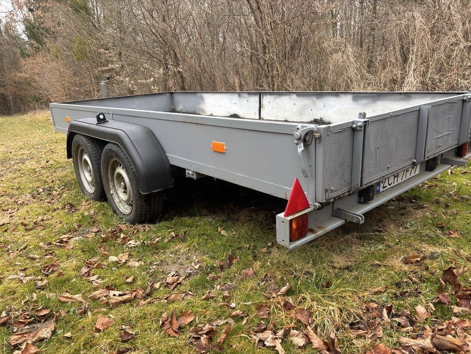 Niemiecka przyczepa towarowa  dwuosiowa z hamulcem najazdowym