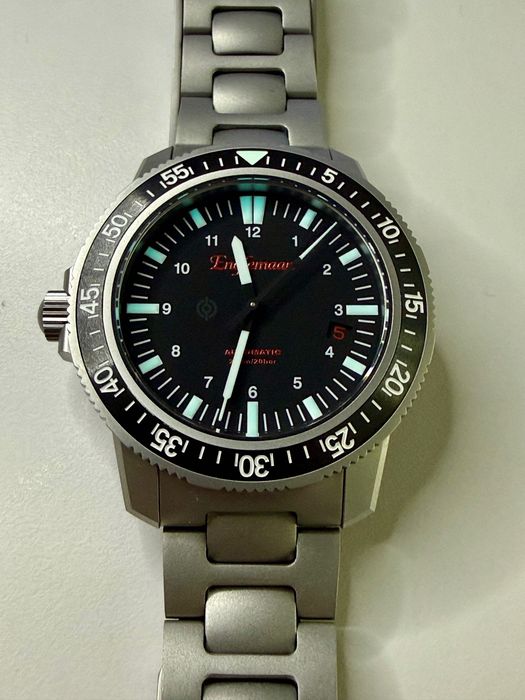 Englemaan Vanguard zegarek jak Sinn toolwatch