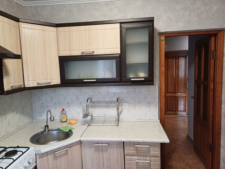 Сдам квартиру посуторно на А. Поля