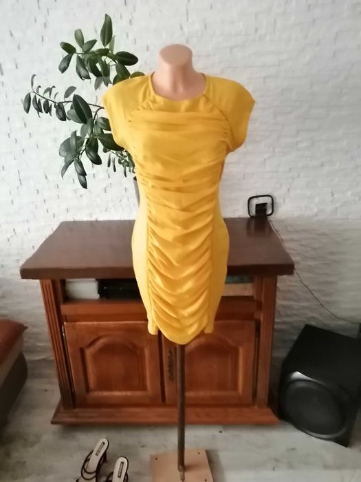Piękna wyszczuplająca sukienka Ted Baker roz. M-L