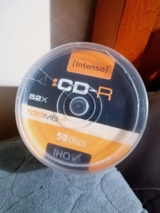 50 CD-R (Torre nova e embalada)