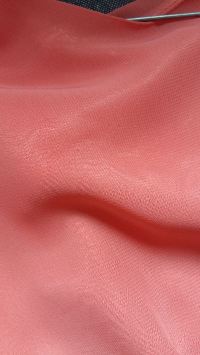 Sukienka elegancka brzoskwiniowa na imprezę wesele