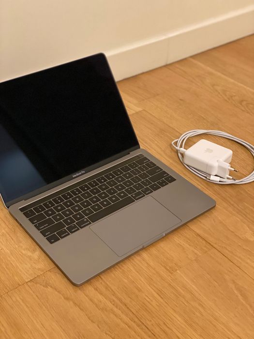 Apple MacBook Pro 13 - Late 2017 - 16 GB RAM/256 GB SSD
