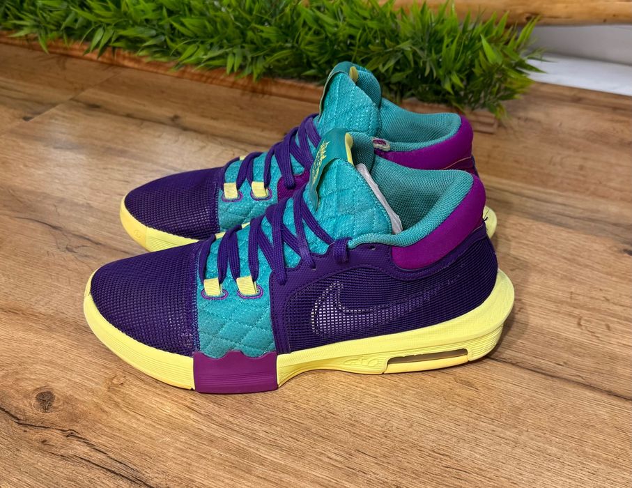 Баскетбольные кроссовки Nike LeBron Witness 8