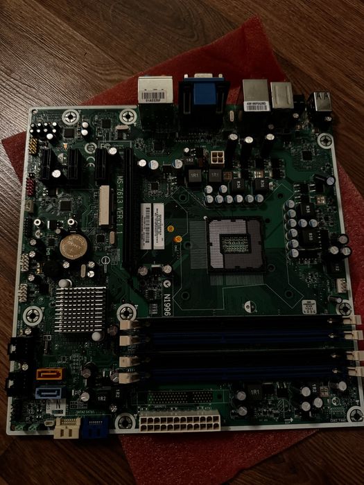 Материнська плата