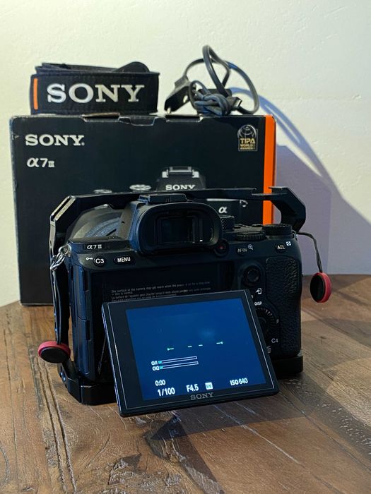 Sony A7 III + lente (Sony 28-70mm) + SmallRig