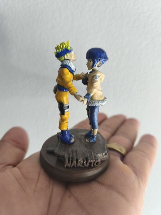 Figure Naruto e Hinata pintado a mão