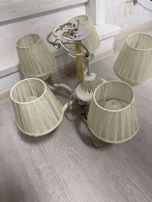 Люстри  maytoni у відмінному стані