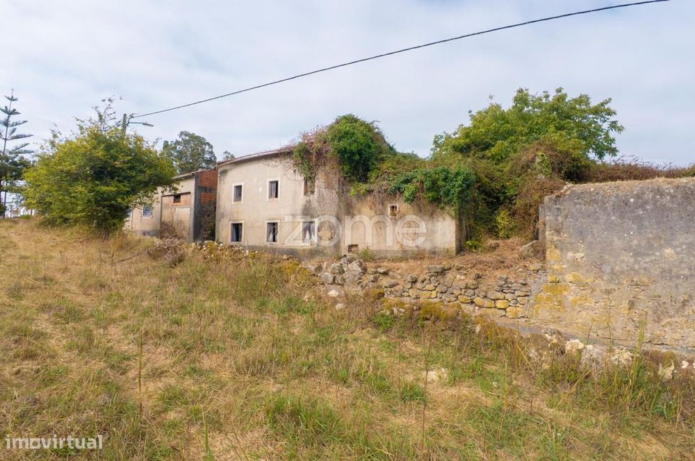 Detached House | Restoration Opportunity with 1,159 m² Plot – Lamarosa