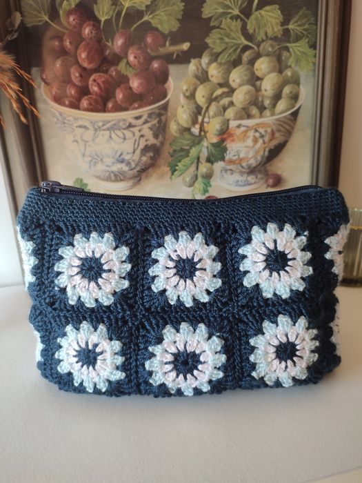 Bolsa de crochê  feito à mão