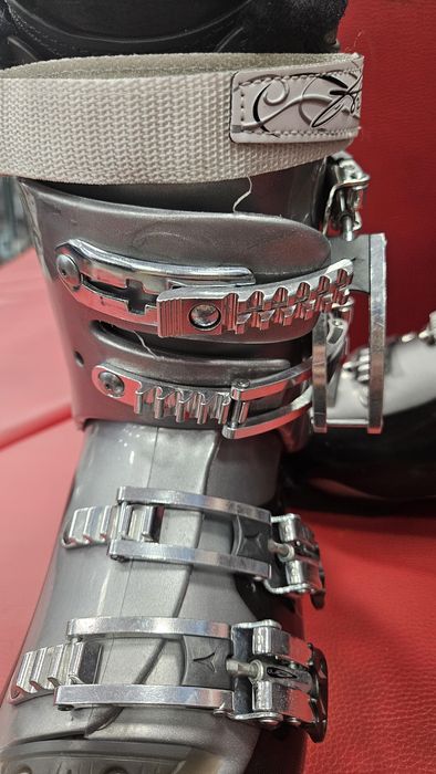 Buty narciarskie ATOMIC rozm. 25/25.5 Flex 60.