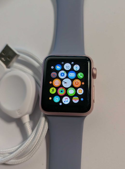 Доступні все працює Apple watch 1 38 rose gold  + новий кабель