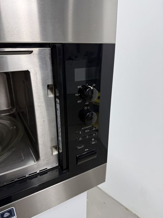 Мікрохвильова піч Miele M 8260-2