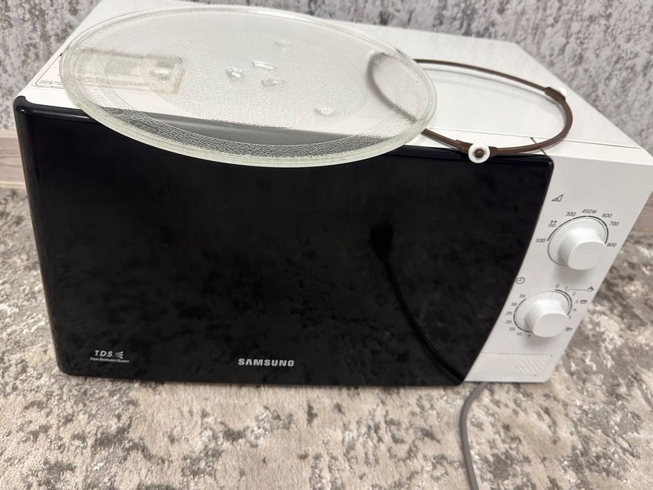 Мікрохвильова піч Samsung