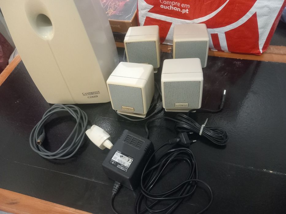 Creative Cambridge Soundworks (Sub e colunas)