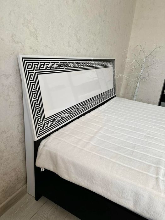 Продам ліжко без матрасу в гарному стані