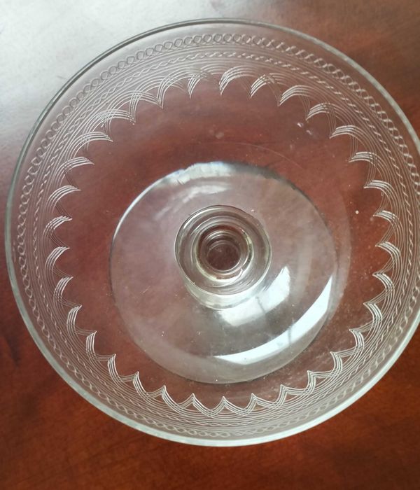 Antiga taça de champanhe em cristal cortada