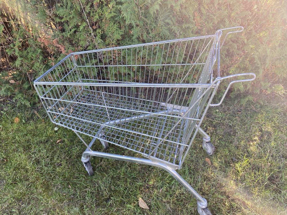 Duży wózek sklepowy
