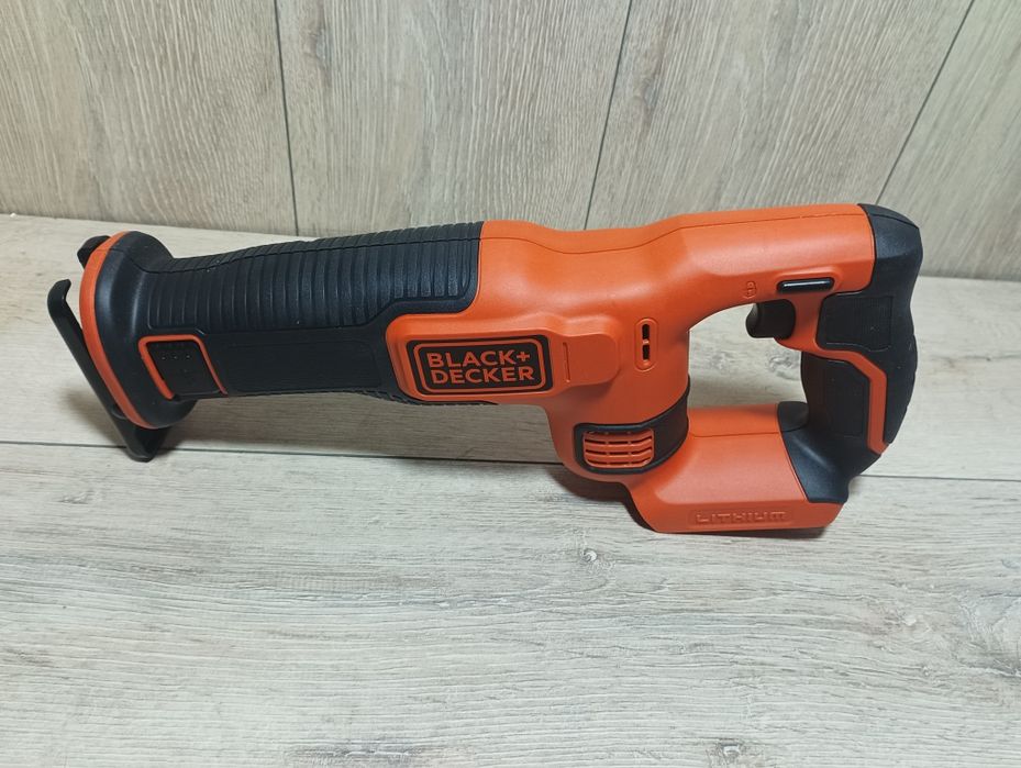 Сабельная пила Black+Decker Bdcr18