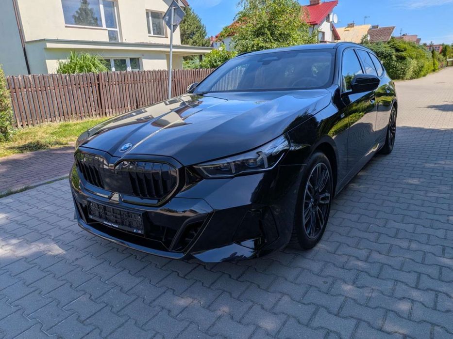 BMW Seria 5 BMW 5 Series Touring (G61) 520d (197 Hp) Mild Hybrid xDrive Steptronic