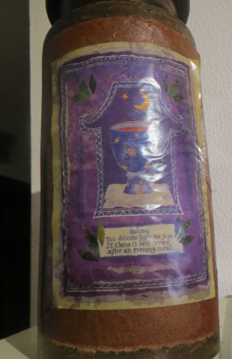 Jarrões Antigos, Argila branca, adornada c/ pasta Altura: 30 cm x 13