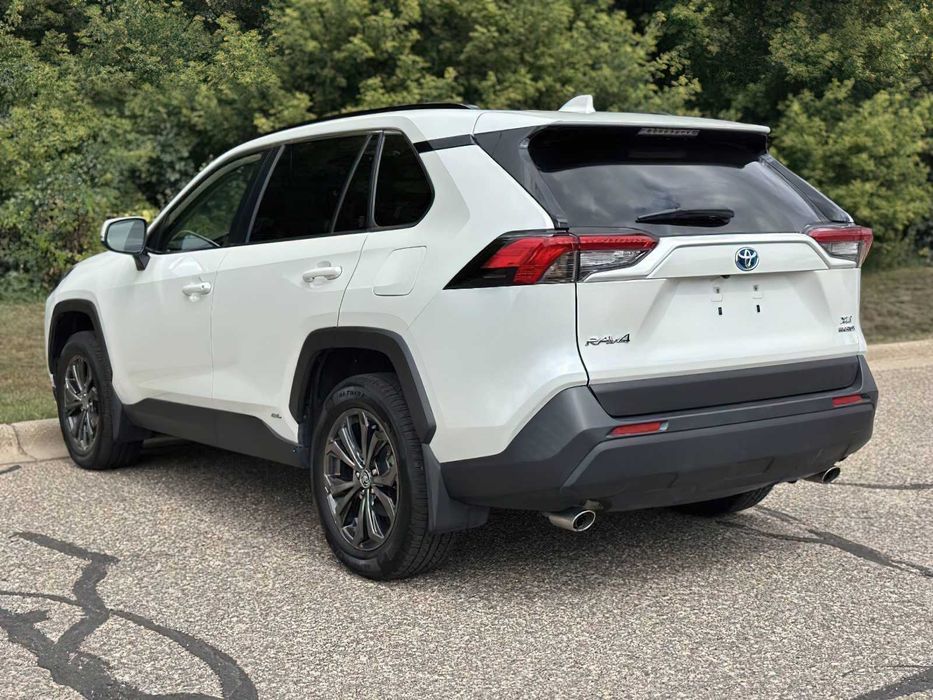 Toyota RAV4  XLE Premium      2022