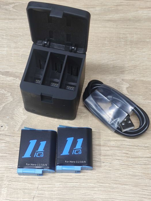 Зарядний пристрій на 3 слоти + 2 акумулятори для GoPro Hero 12, 11, 10, 9