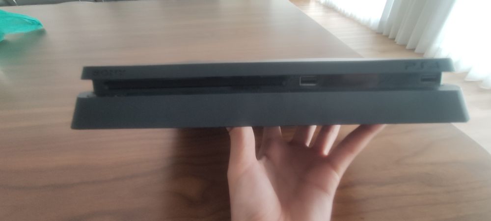 PlayStation 4 Slim 1TB