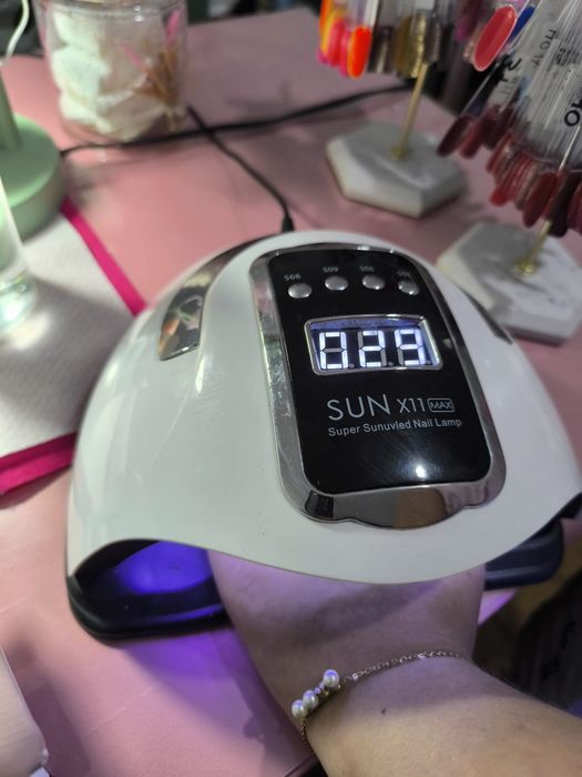 Duas máquinas UV Led unhas