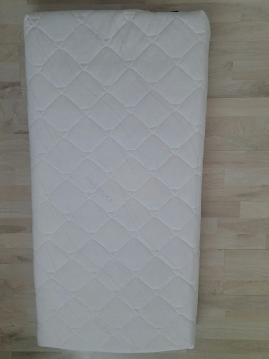 Materac jak nowy 120x60 do łóżeczka