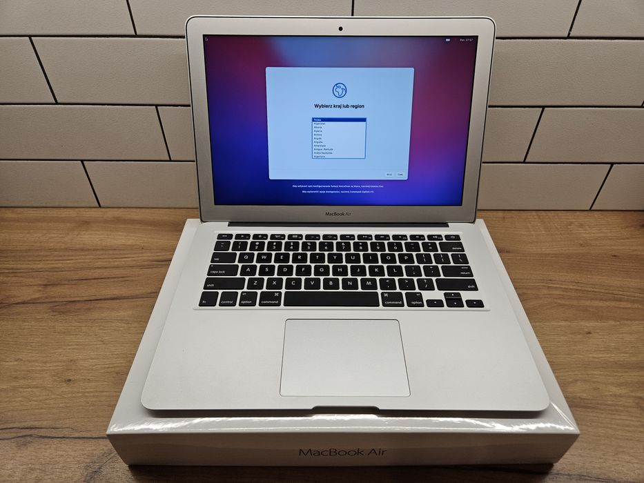 MacBook Air 13 (2017) | i5 1.8GHz | 8GB RAM | macOS Monterey | Zadbany