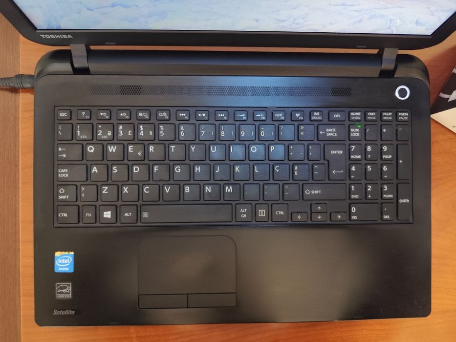 Portátil Toshiba L50 OFERTA de Headphones 

Portátil com:

Windows 1