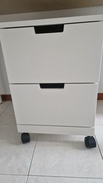 Móvel secretária 2 gavetas com rodinhas