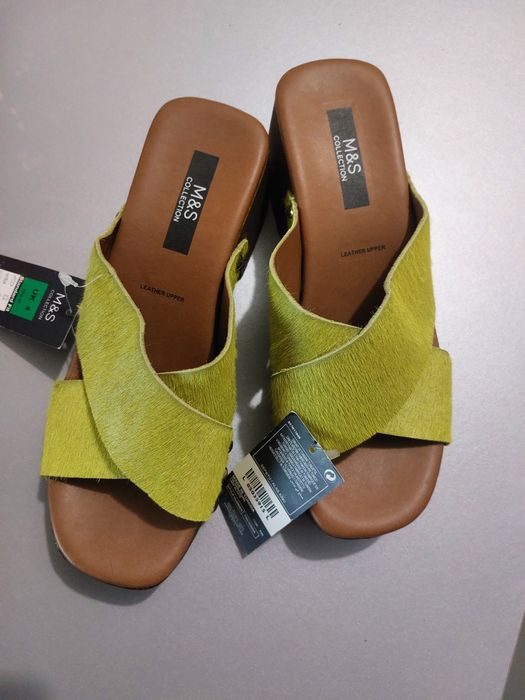 Шикарне взуття M&S шкіра block  heel clogs lime яскраві стукалки