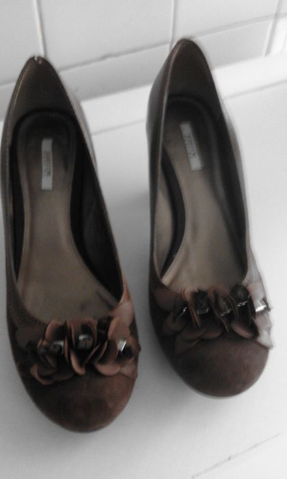 Sapatos nunca usados castanhos geox com salto  medio grosso