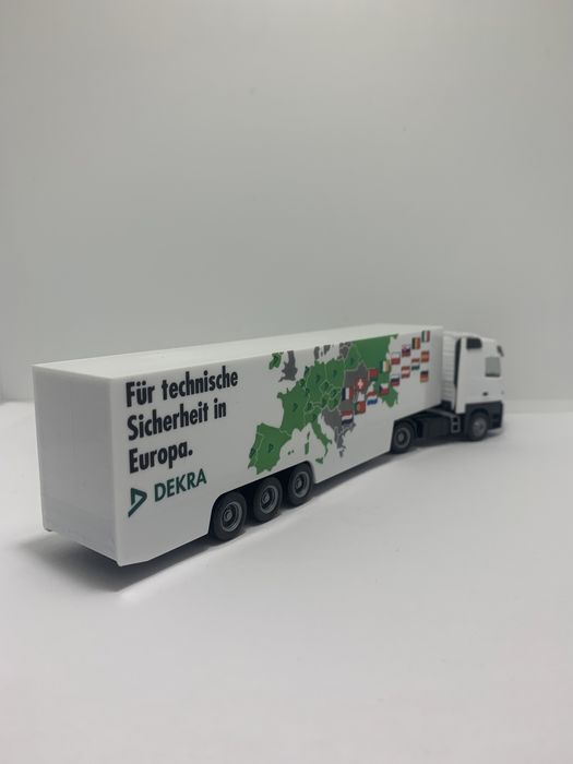 Mercedes com reboque Dekra da Herpa escala H0 1/87