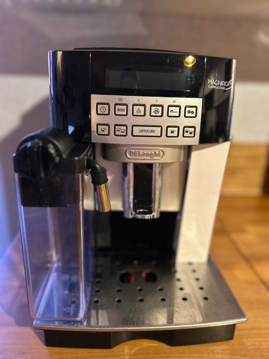 Ekspres do kawy De'Longhi Magnifica S ECAM 22.360.B 1,8l
