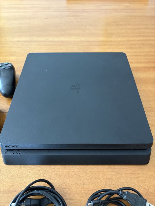PlayStation 4 (PS4) Slim 1TB + 2 Comandos DualShock 4