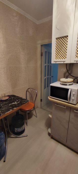 Продам  трехкімнатну квартиру  в центрі
