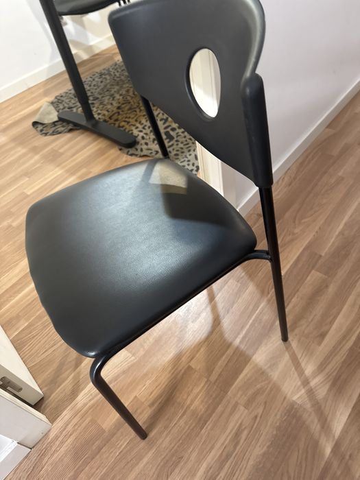 Mesa de escritorio c/ 4 cadeiras como novo