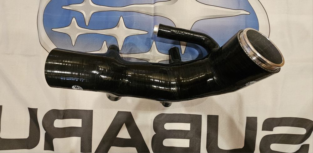 Силіконовий патрубок турбіни(самка) до subaru impreza WRX/STI GC8.